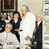 Франклин Рузвельт подписывает президентский указ о конфискации у населения всех монет, слитков, золотых сертификатов